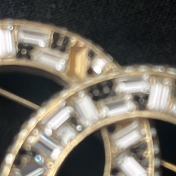 CHANEL CC Brooch with Swarovski Rhinestones & Baquettes - Picture 5 of 5
